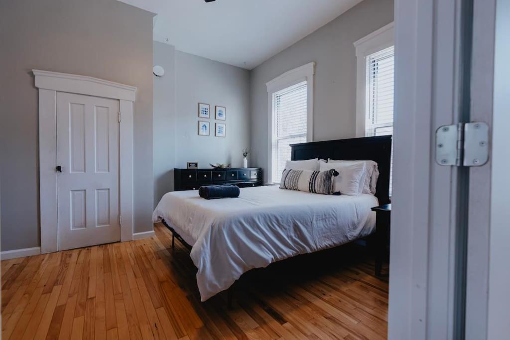 Chic 1Br Balcony & Laundry Soulard Apartment Saint Louis Luaran gambar